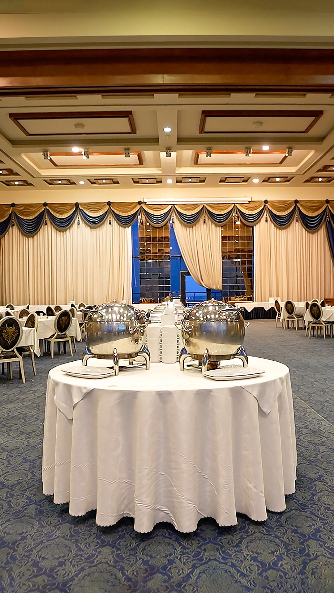 Mirror hall